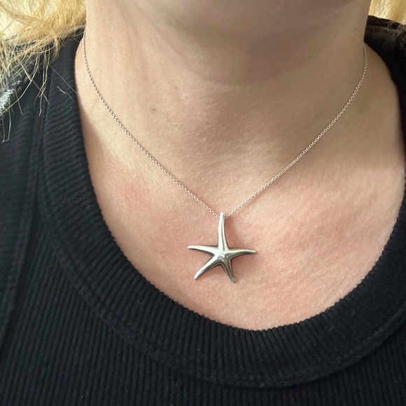 Tiffany & Co Elsa Peretti's Medium Starfish Pendant Necklace. - Picture 3 of 3